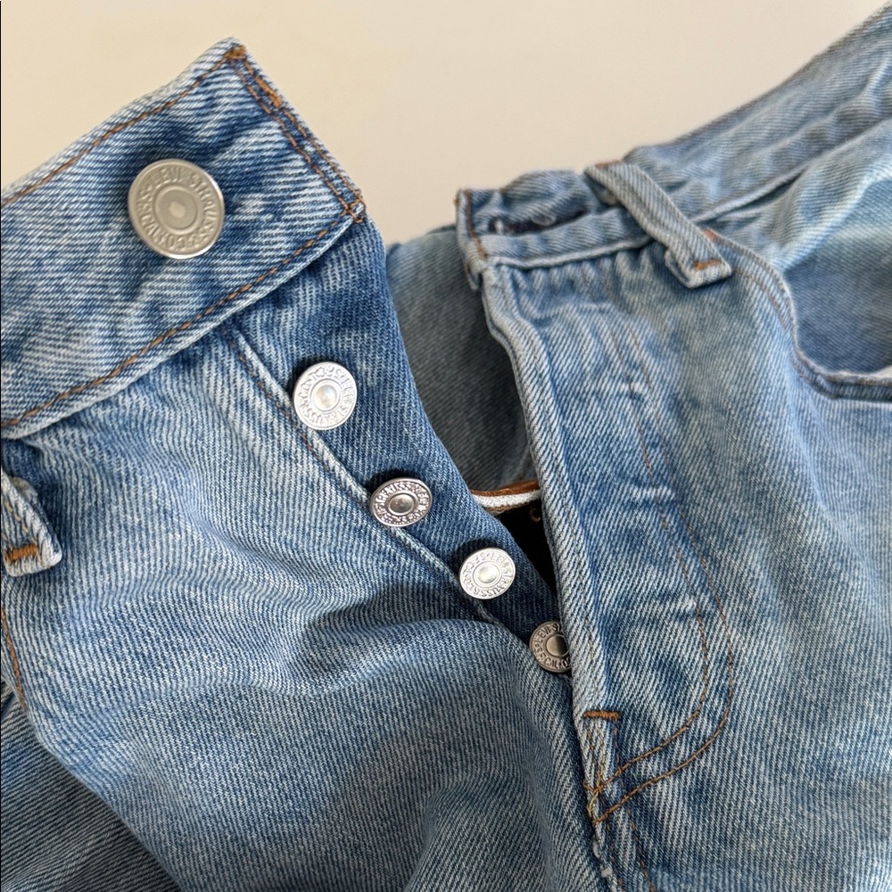 Levi’s Distressed Women’s Jeans - Light Blue - Picture 5 of 5
